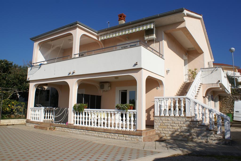 Apartment Nevenka Krk Town Zewnętrze zdjęcie